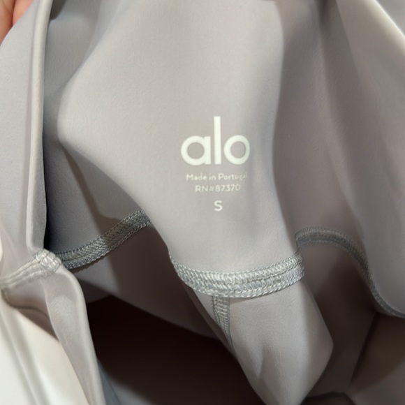 ALO YOGA DISTRESSED WARRIOR LEGGING GREY SMALL - Picture 6 of 7